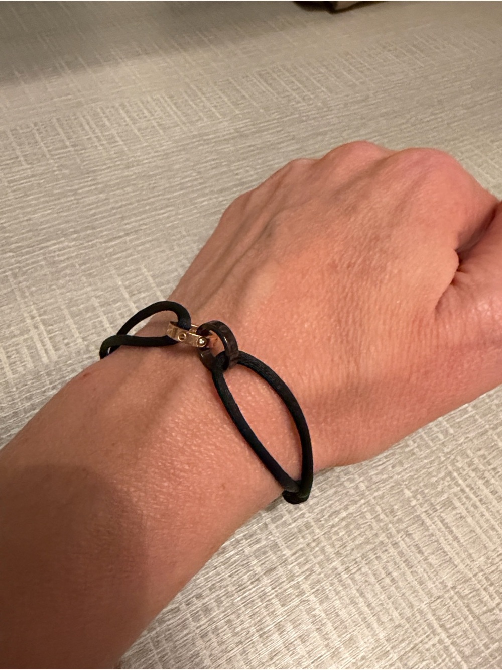 Minimal Black Loop Bracelet with Gold Clasp - Unbranded